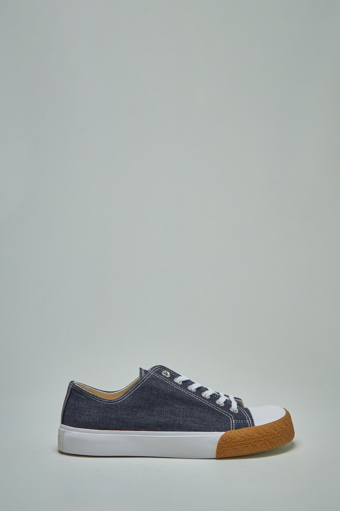 LOEWE正規品/関税送料込みBloc Lace Up Sbeaker M816282XAB 2834 Loewe Bloc Lace Up Sneaker | labelsfashion | REVERSIBLE