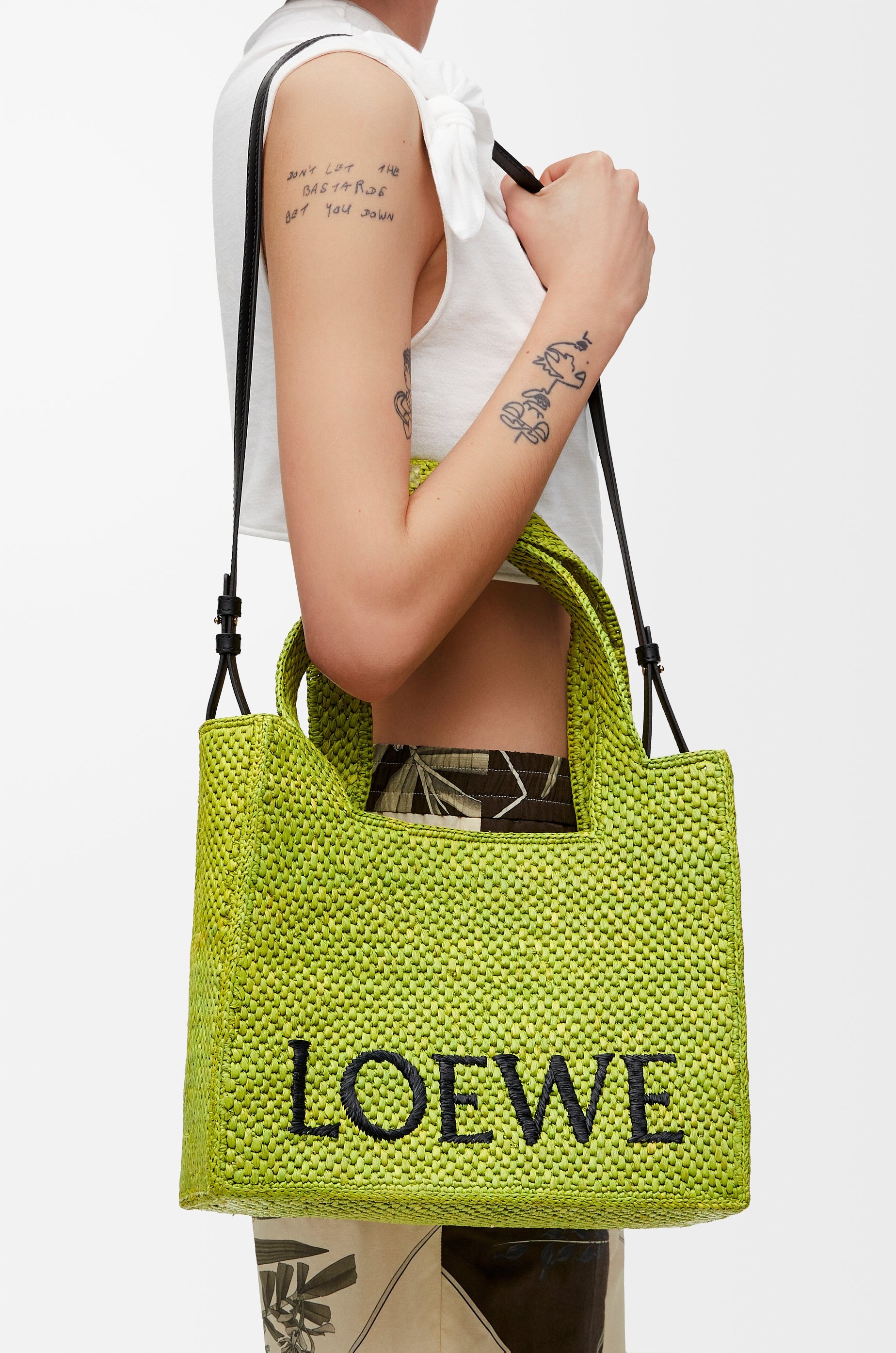 Medium LOEWE Font tote in raffia - 3