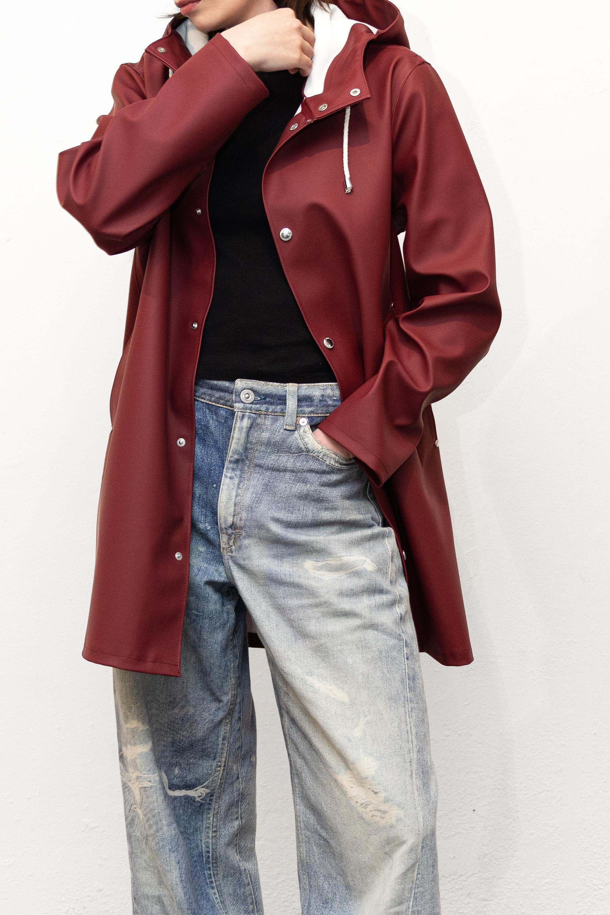 Stutterheim Stockholm Long Sleeve Hooded Raincoat in Burgundy at Nordstrom - 8