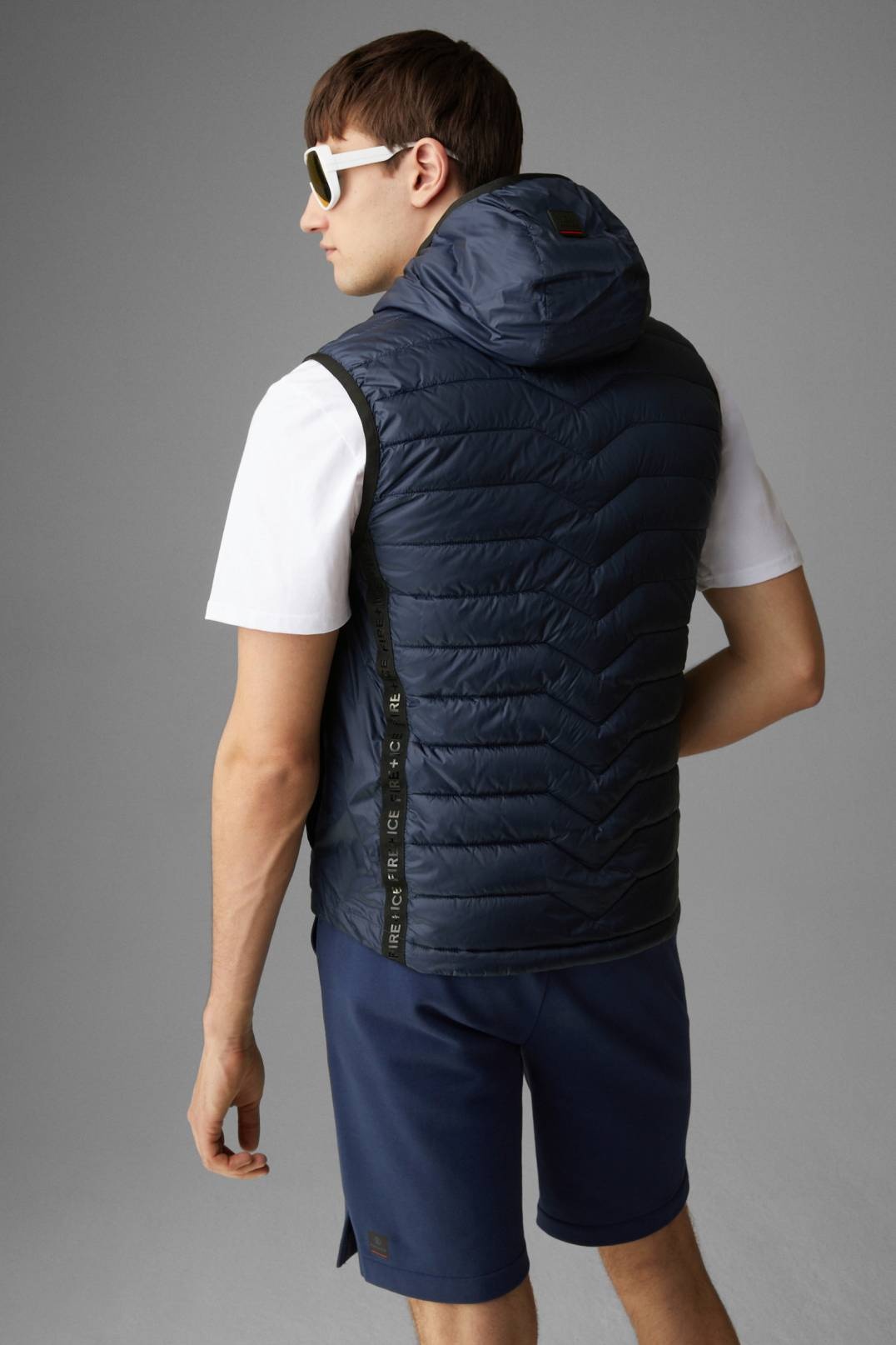 CASAN QUILTED VEST IN BLUE - 3