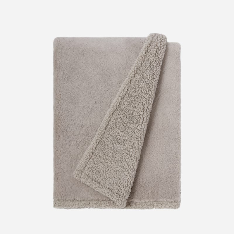 ® Cynthia Throw 50" x 70" Polyester Blankets in Clamshell 1