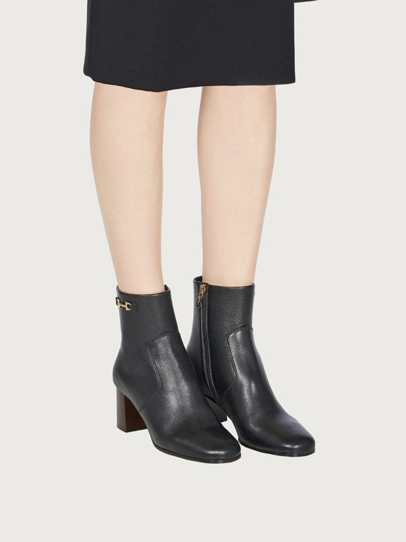 FERRAGAMO GANCINI BOOTIE outlook