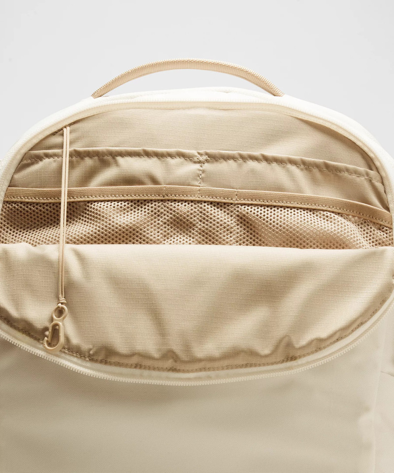 Triple-Zip Backpack 28L *Tech Canvas 8