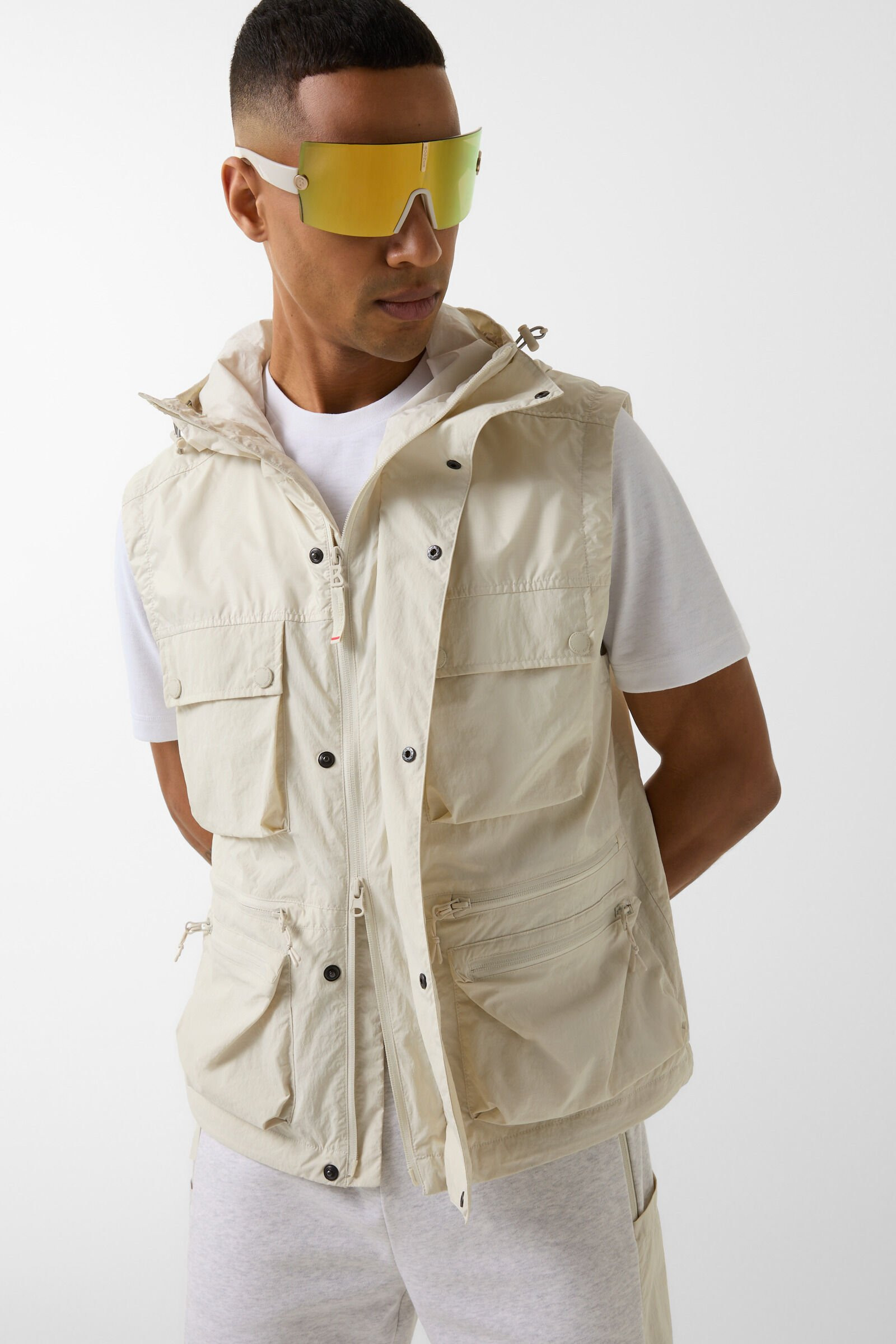 Marek vest in Sand - 2