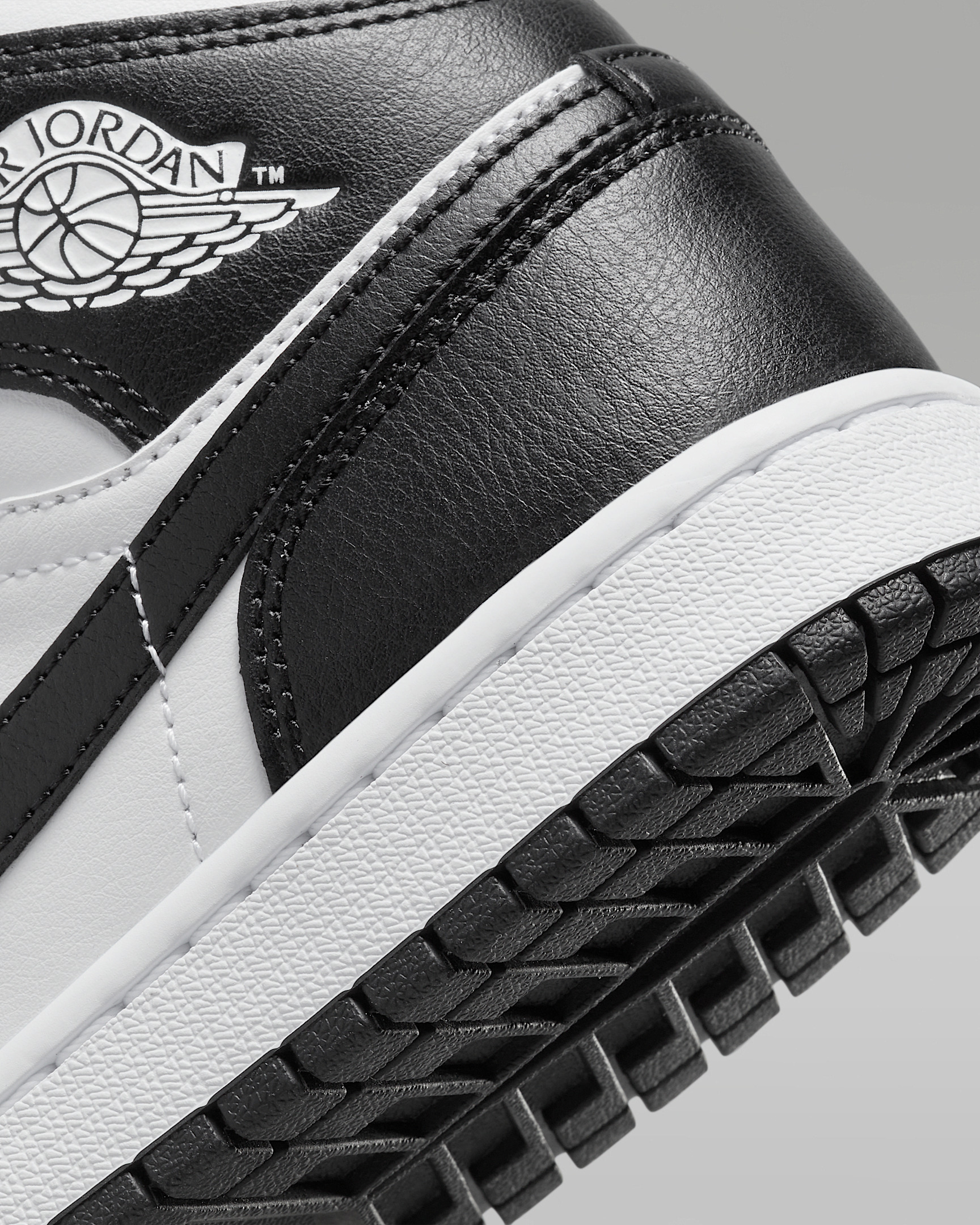 Air Jordan 1 Mid Women's Shoes - 8