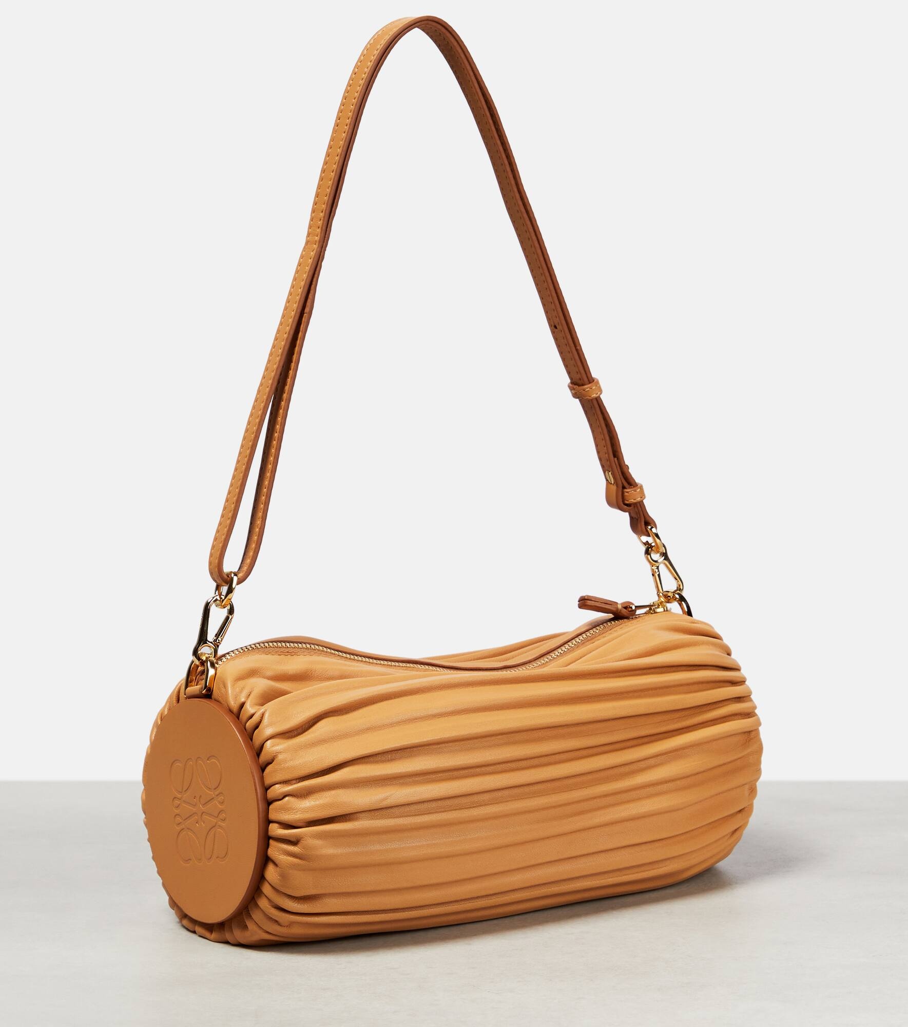 Bracelet pleated leather shoulder bag - 4