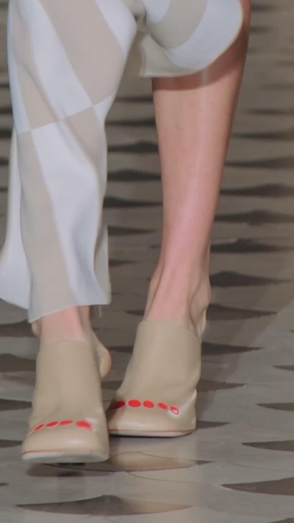 ARIANA PEDICURE MULE 3D TOE BEIGE - 13