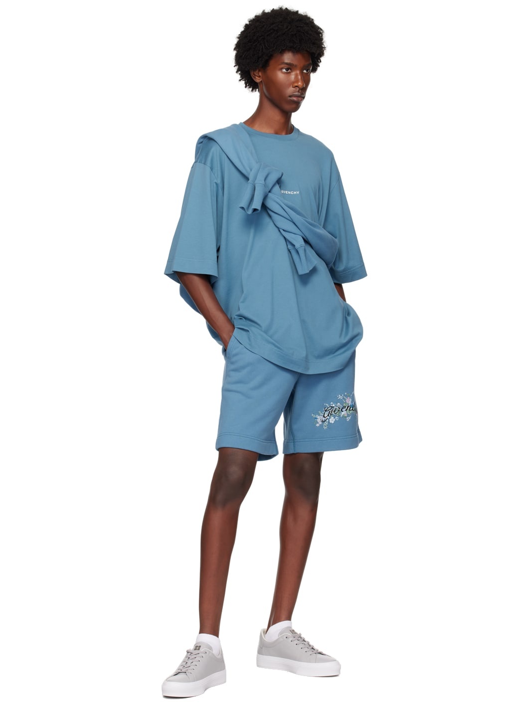 【関税込み】Givenchy ブルー スタジオフィット Tシャツ Givenchy New Studio Fit T-Shirt in Steel Blue | FWRD