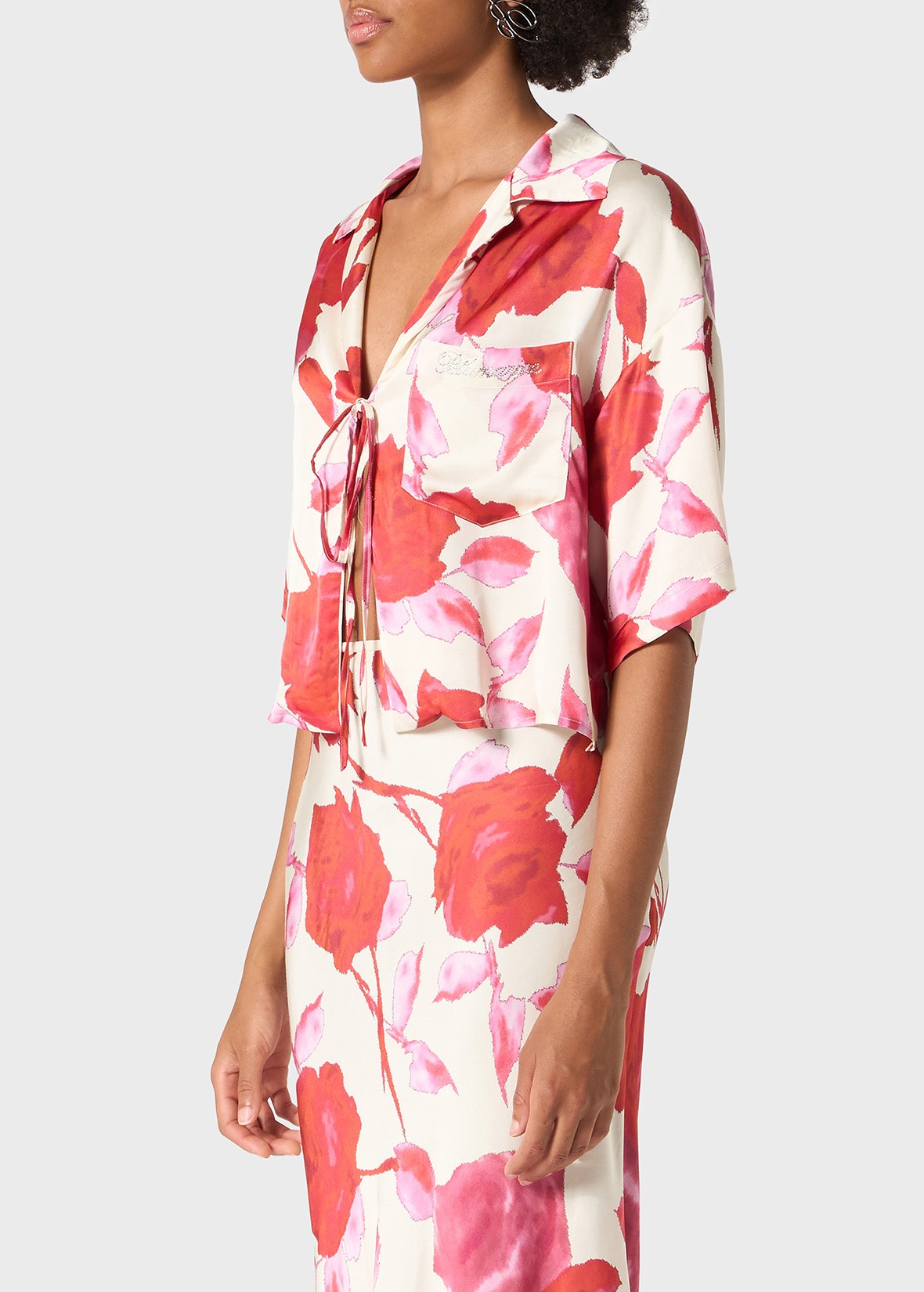 BOXY SATIN SHIRT WITH BLUMARINE RHINESTONE EMBROIDERY LOGO - 5