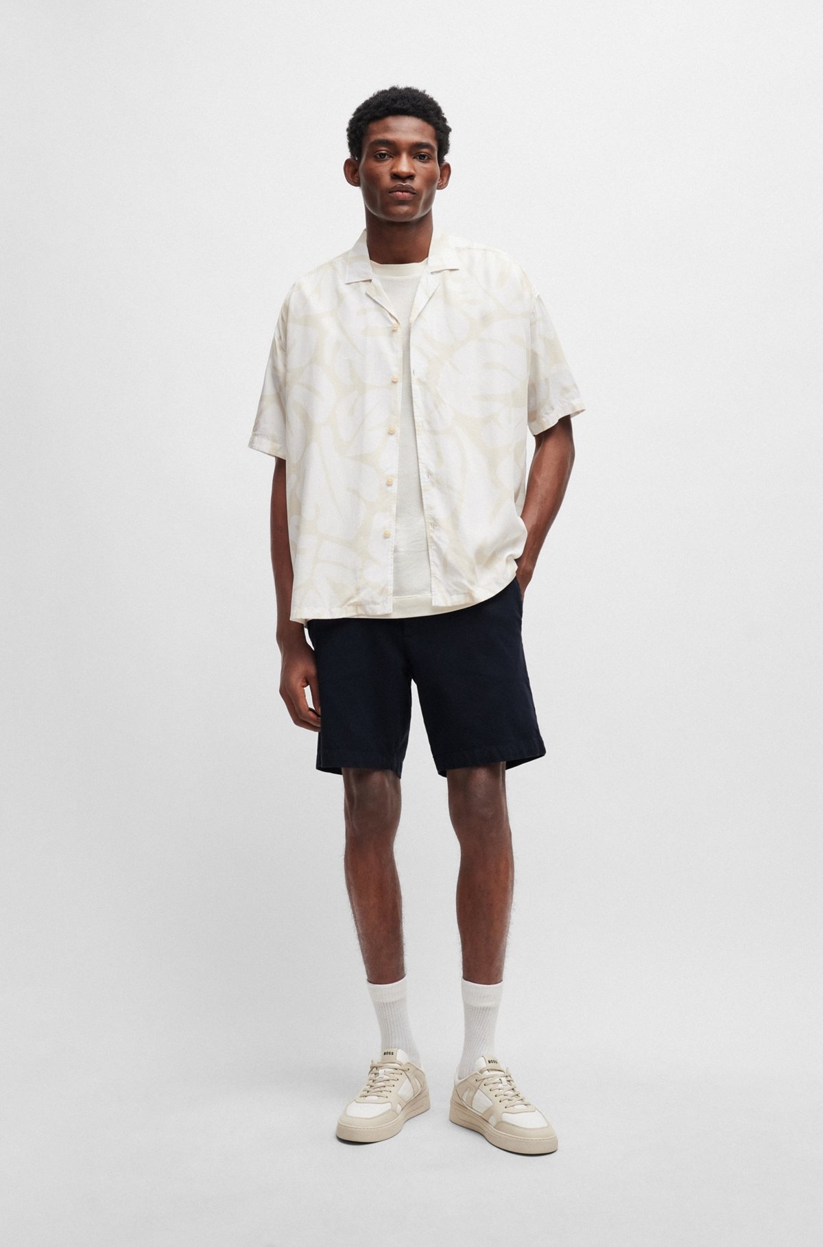 REGULAR-FIT REGULAR-RISE SHORTS IN STRETCH COTTON - 3