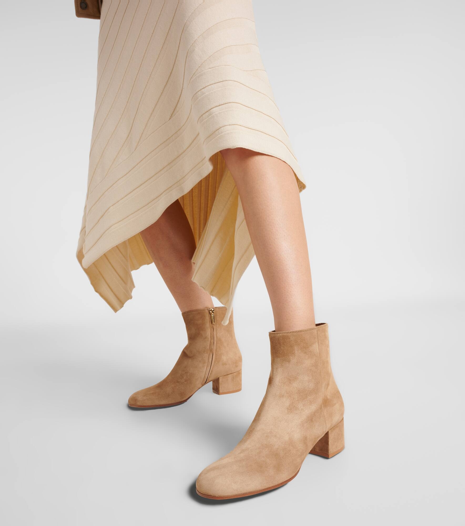 45 suede ankle boots - 4