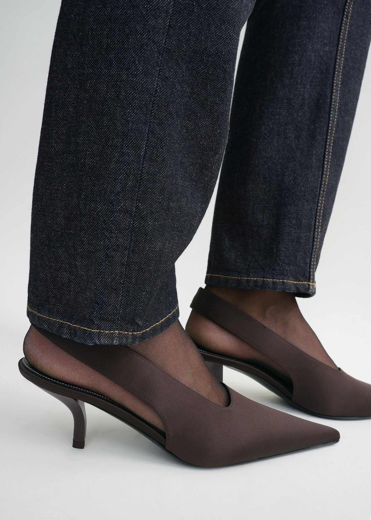 【送料&関税込】TotAme Classic Satin Slingbacks Totême Classic satin slingbacks espresso | REVERSIBLE