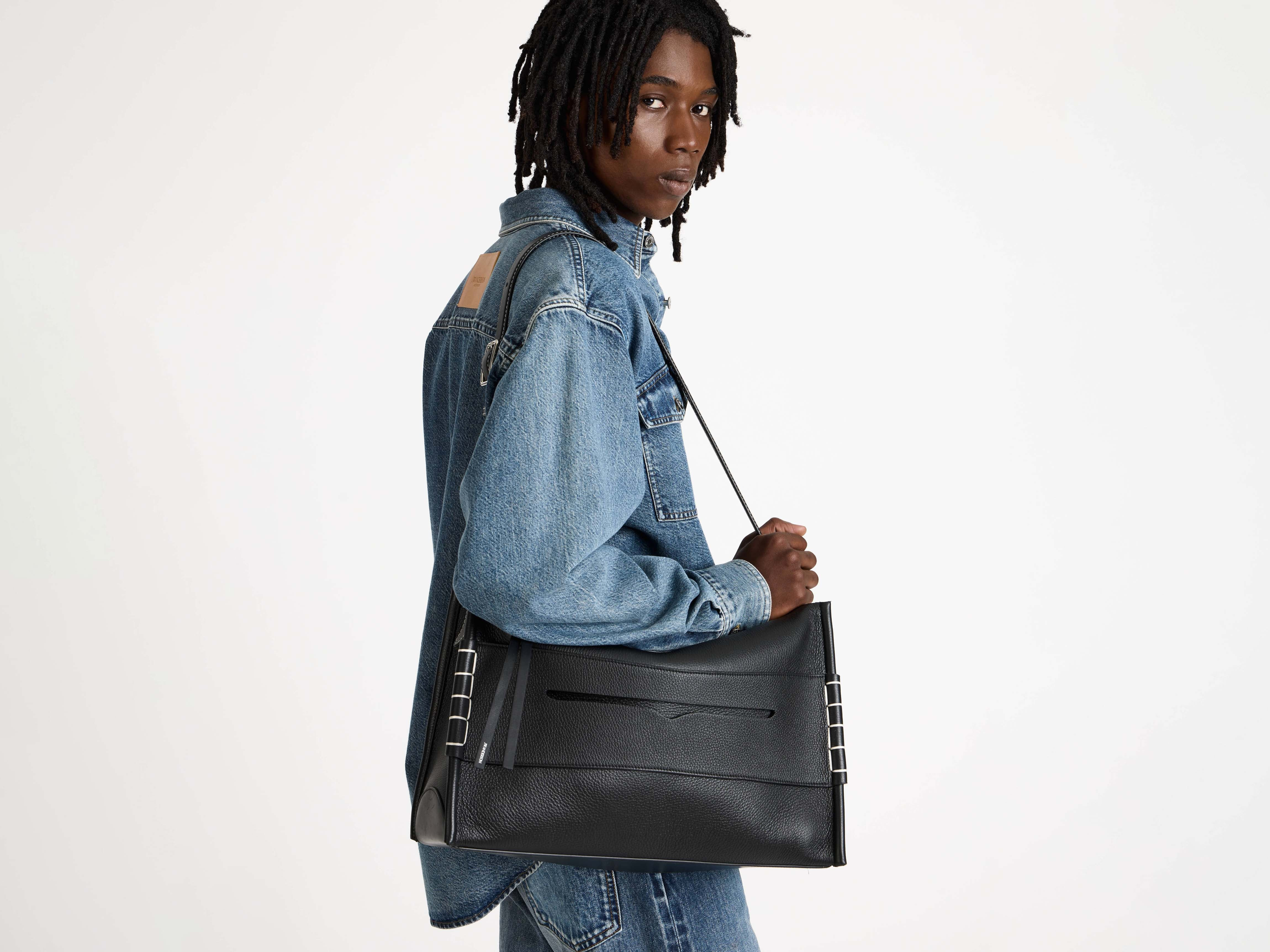 MESSENGER LOAFER BAG IN BLACK LEATHER - 2