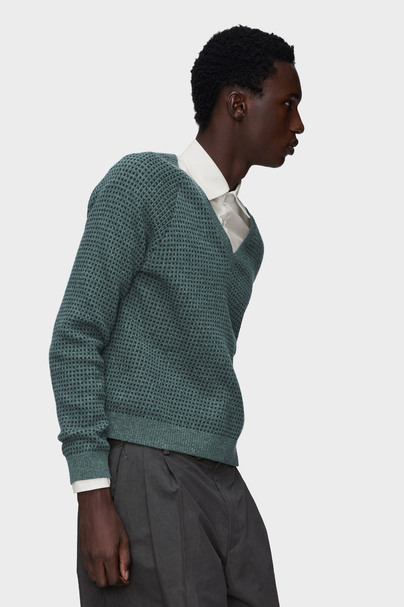 Wool-blend V-neck sweater 3