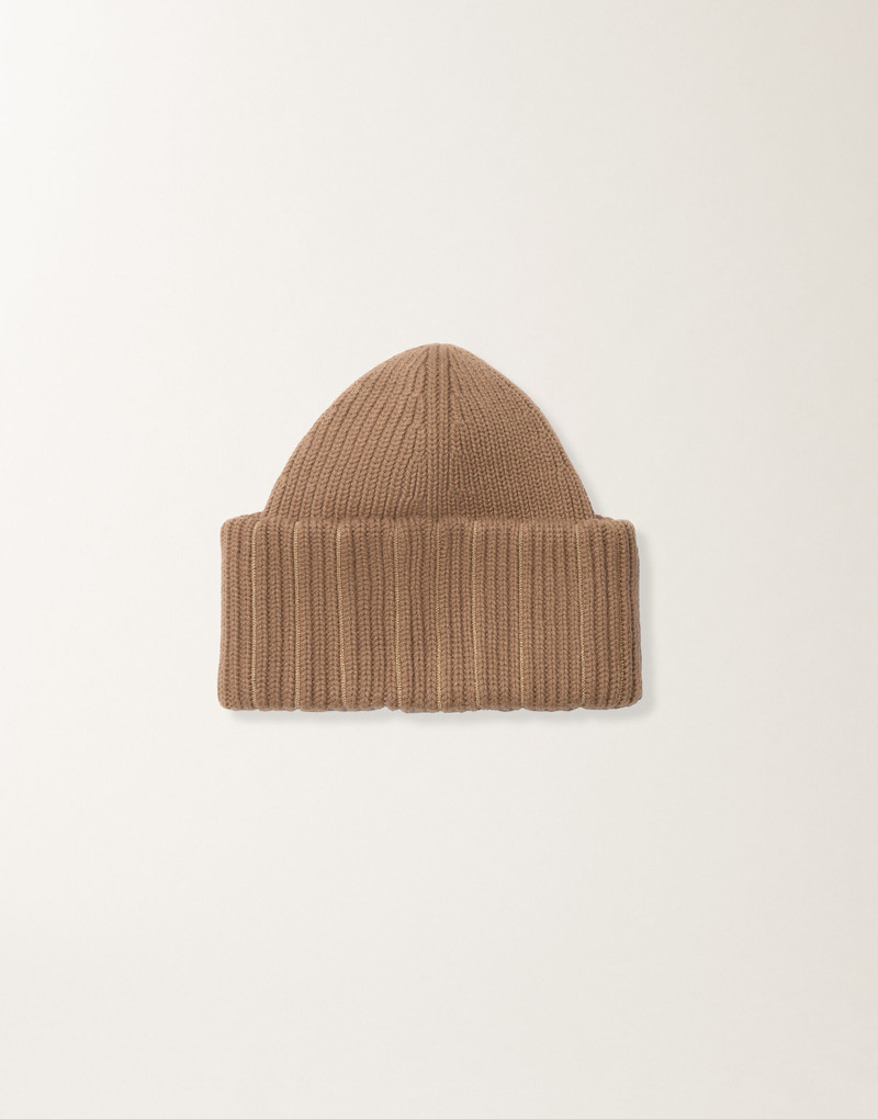 Beanie in Platinum 1