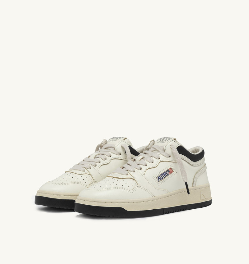 AUTRY MED-WAY SNEAKERS IN LEATHER COLOR MARSHMALLOW AND BLACK outlook