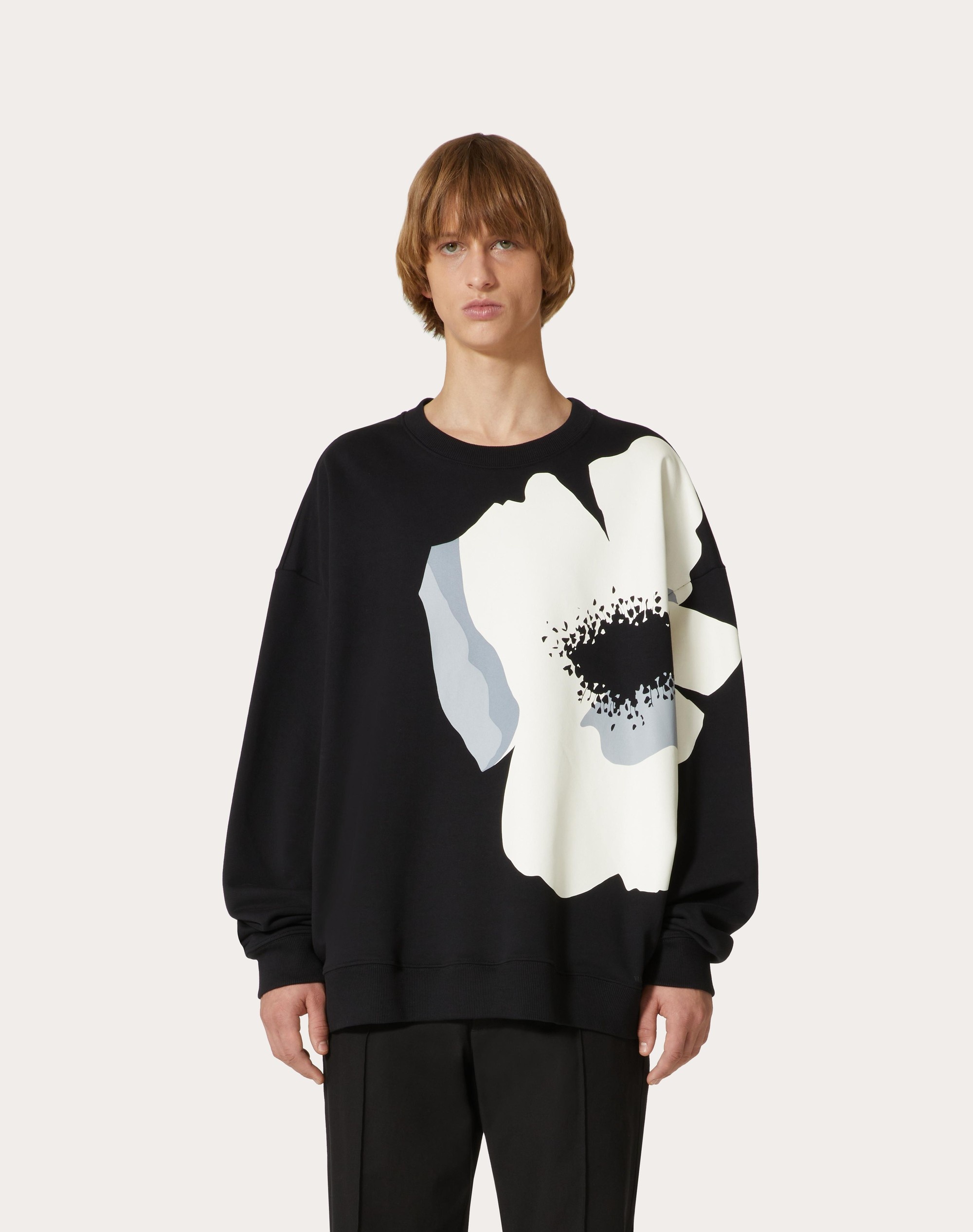 COTTON CREWNECK SWEATSHIRT WITH VALENTINO FLOWER PORTRAIT PRINT - 3