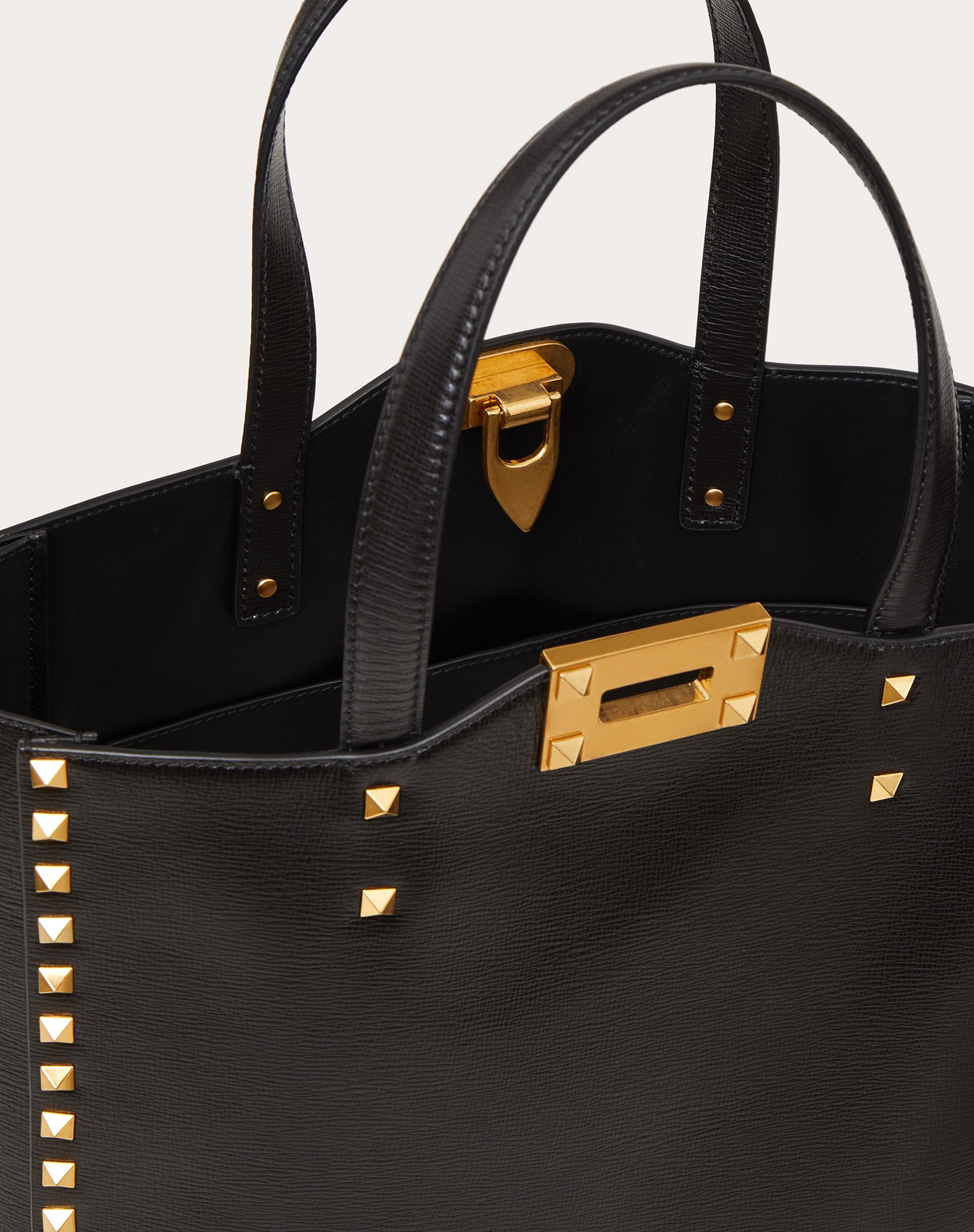 ROCKSTUD TOTE BAG IN GRAINY CALFSKIN - 4