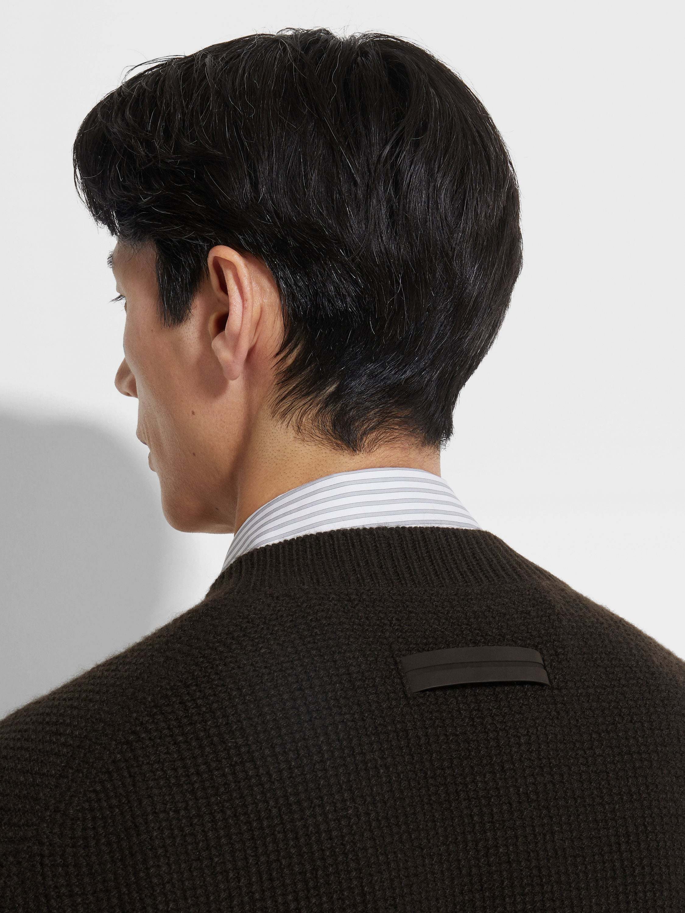 DARK BROWN OASI CASHMERE V-NECK - 2