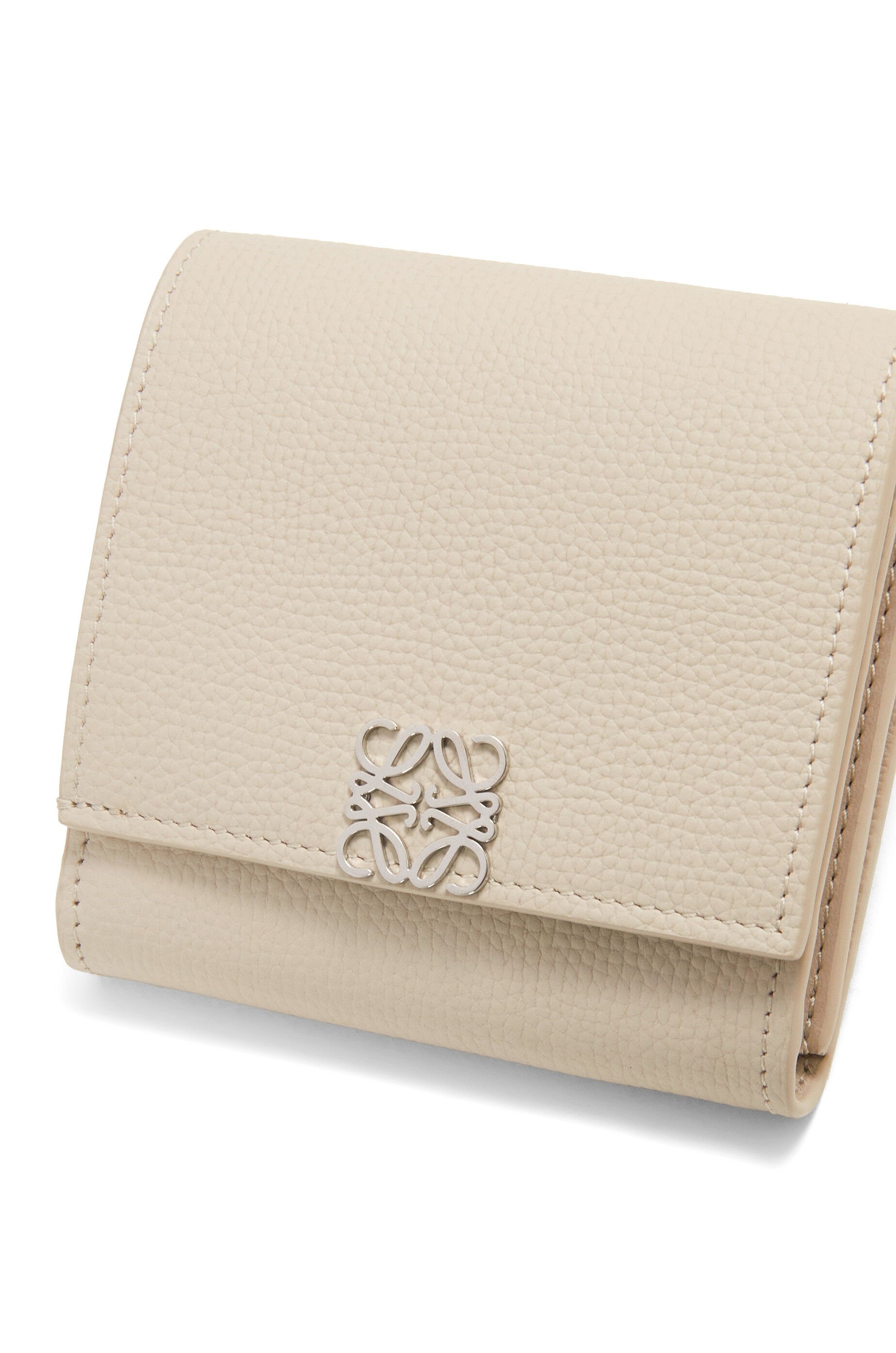 Anagram compact flap wallet in pebble grain calfskin - 5