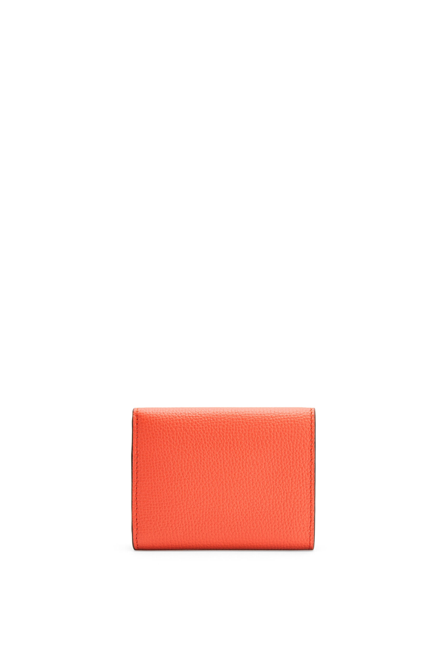 Anagram trifold 6 cc wallet in pebble grain calfskin - 5