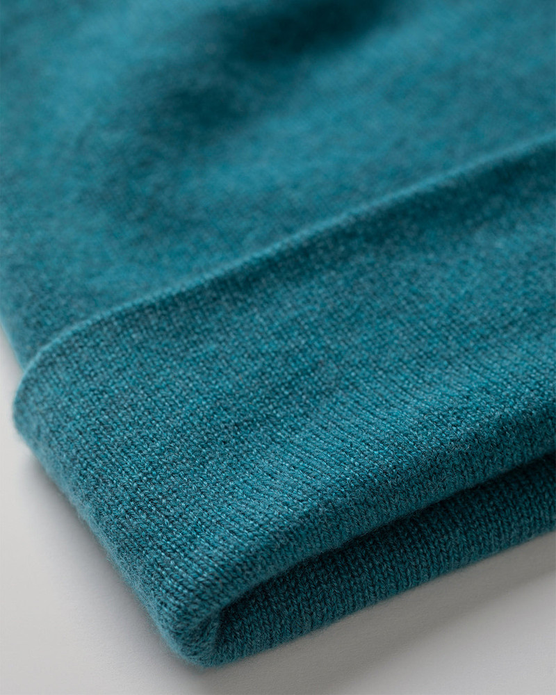 Johnstons of Elgin Braemar Green Cashmere Beanie outlook