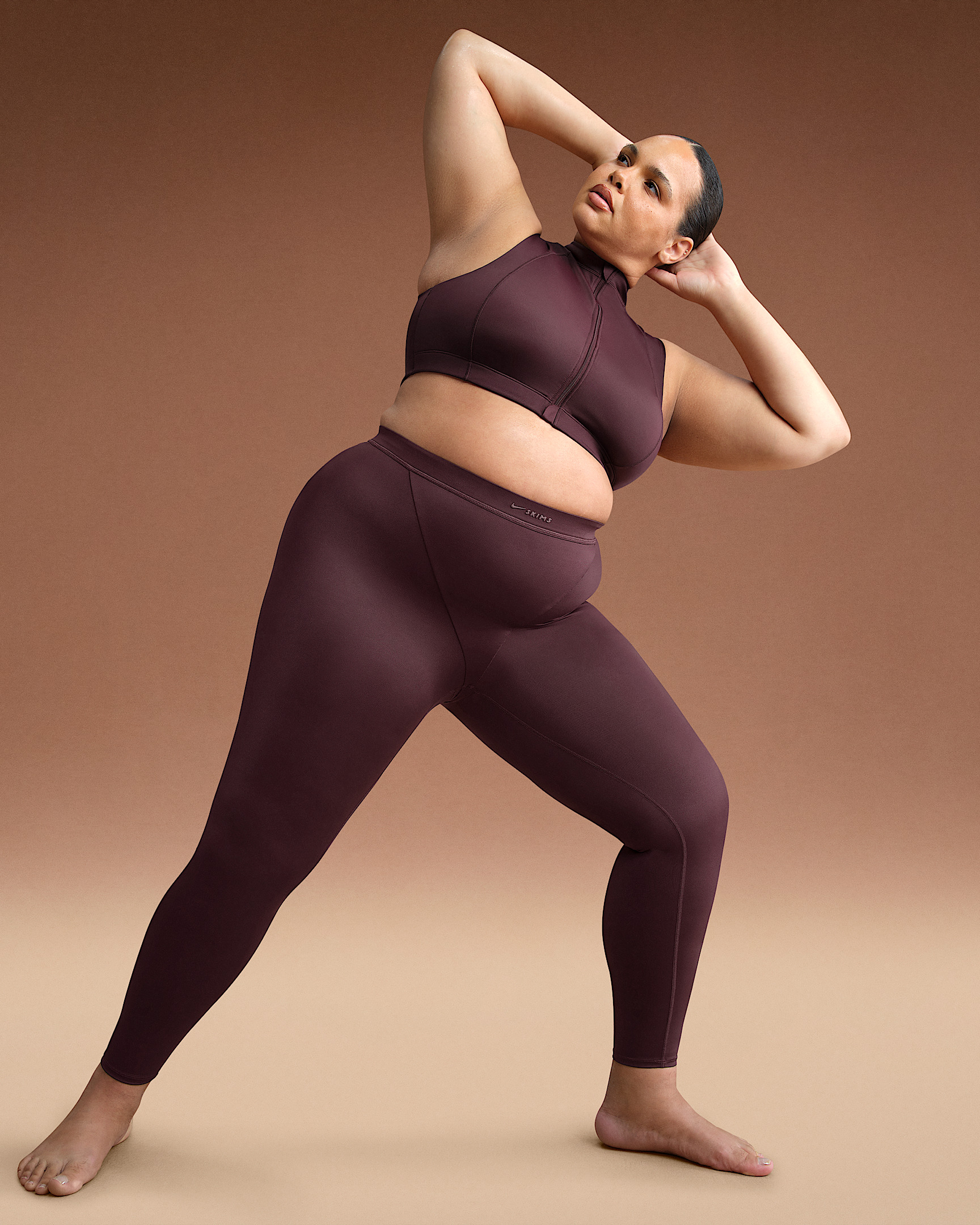 NikeSKIMS Shine Women's High-Waisted V-Panel 26" Leggings - 9
