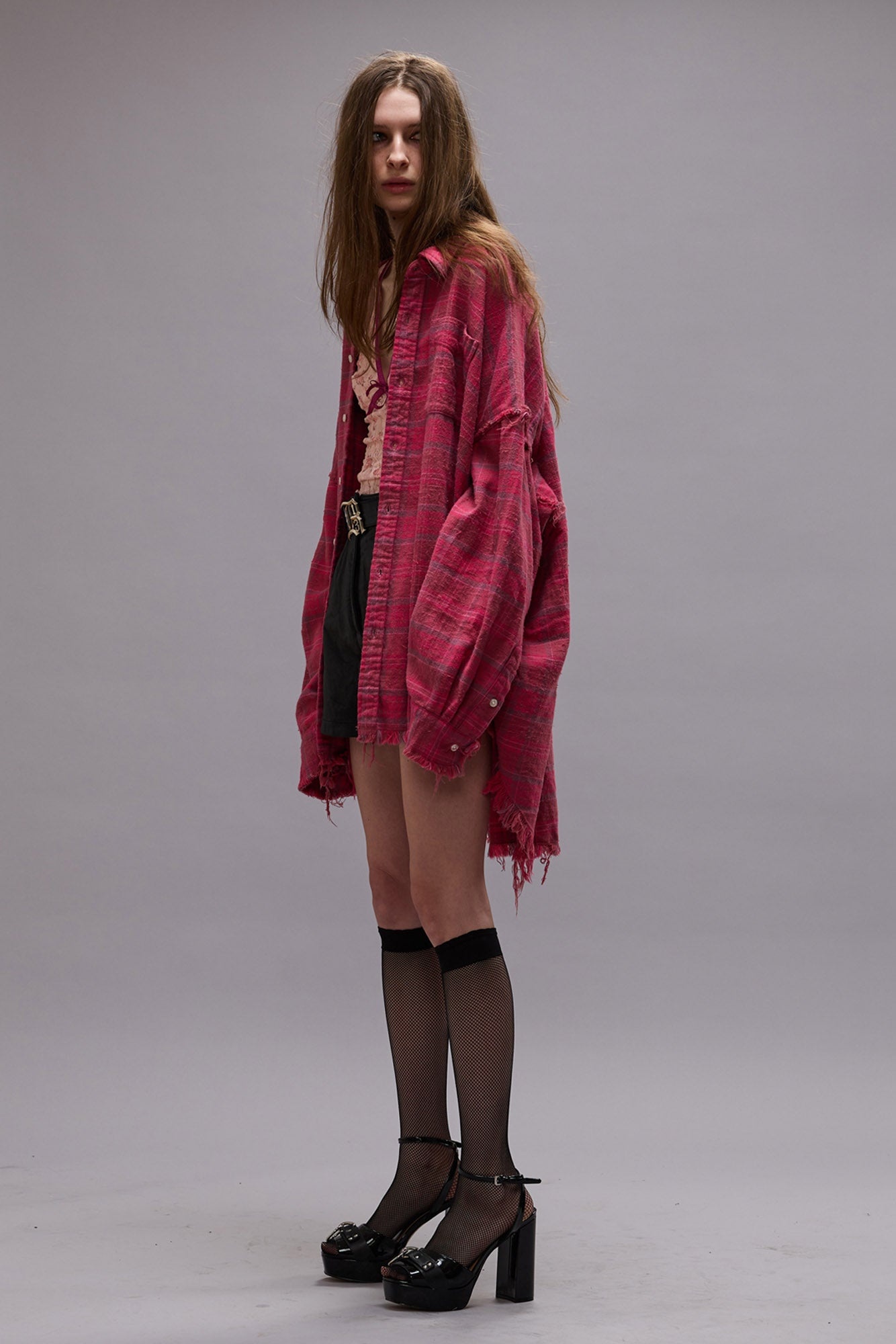 SHREDDED SEAM DROP NECK SHIRT - RASPBERRY OVERDYED PLAID -R13 - 3