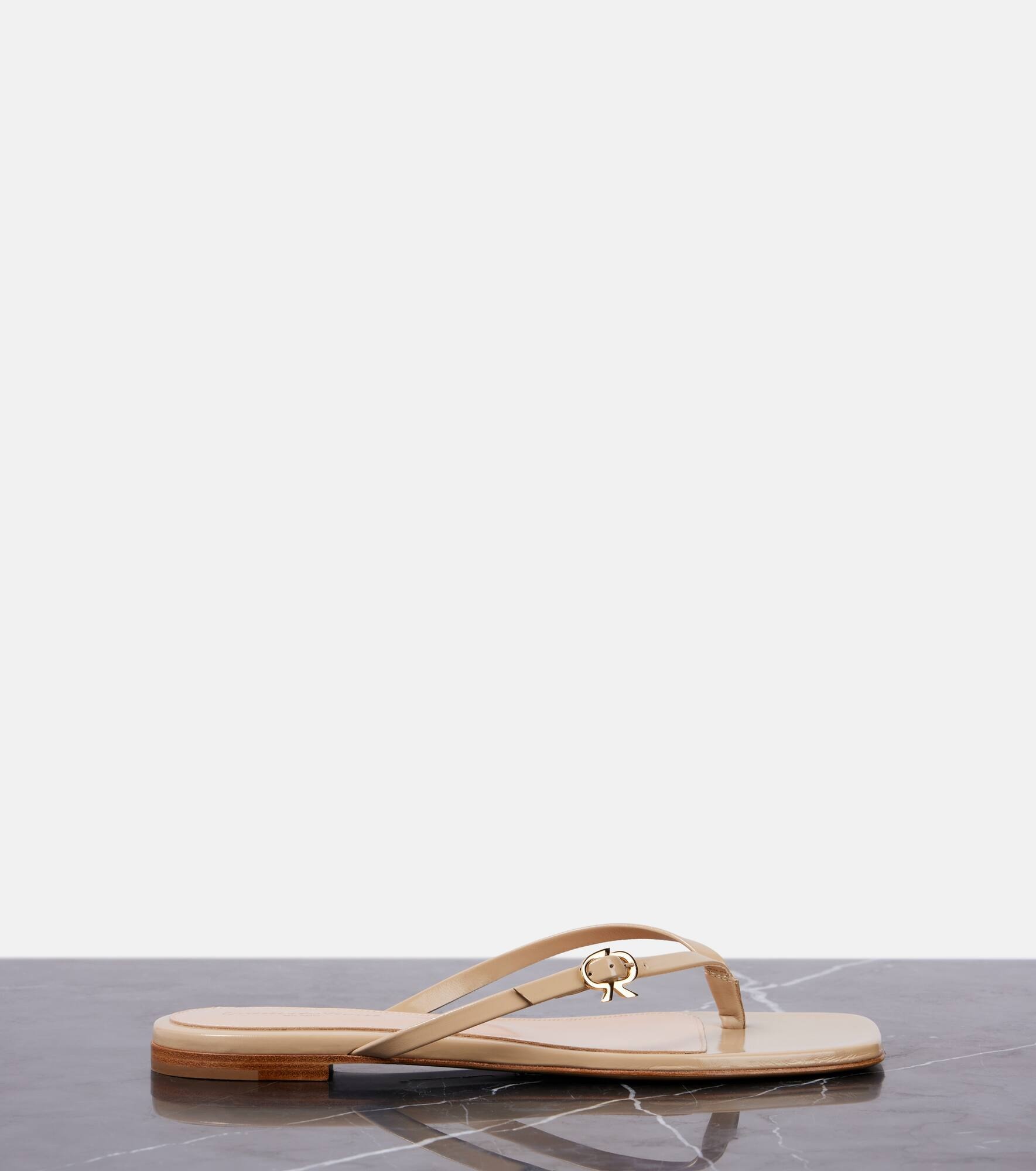 Ribbon patent leather thong sandals - 4