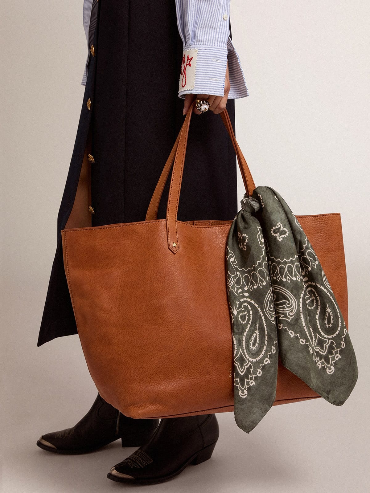 Moss-green scarf with paisley pattern - 3