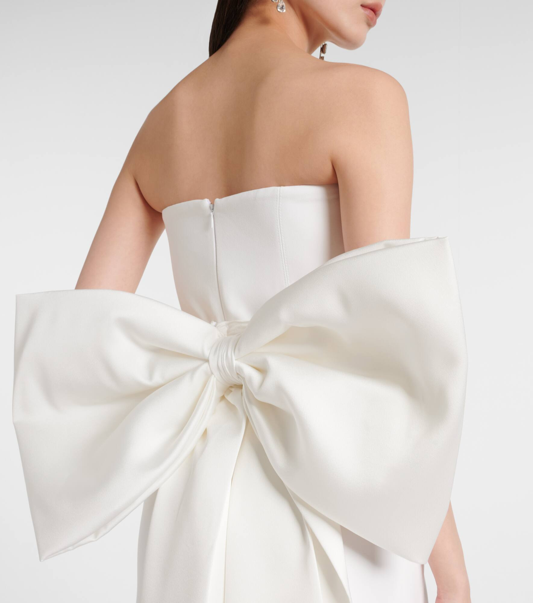Bridal Nefertiti bow-detail satin gown - 5