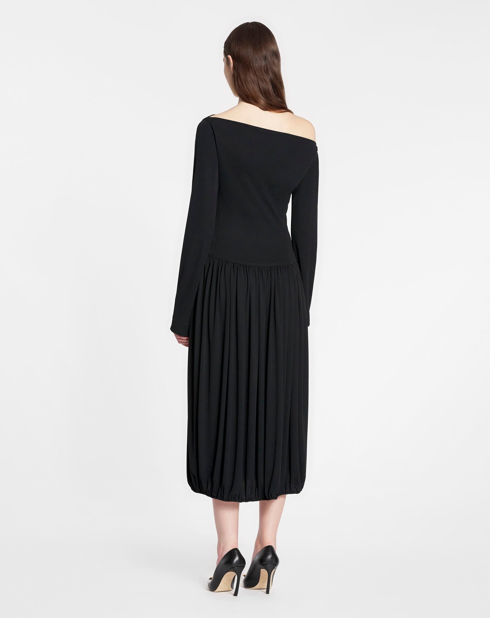 ASYMETRIC TOP LONG SLEEVE DRAPED MIDI DRESS IN FLUID CREPE - 5