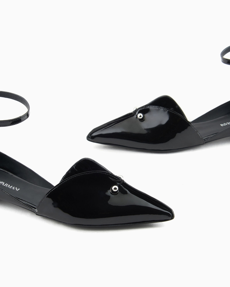 Patent-leather pointed-toe ballerinas with a strap and piercing 5