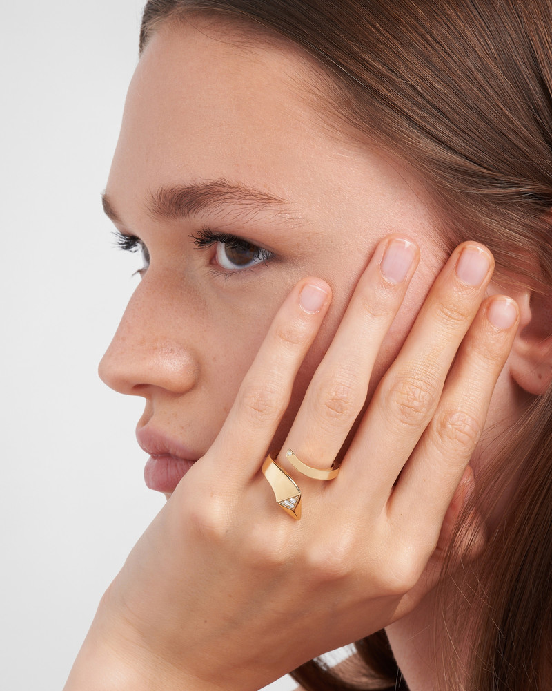 Eternal Gold snake mini ring in yellow gold and diamonds 4
