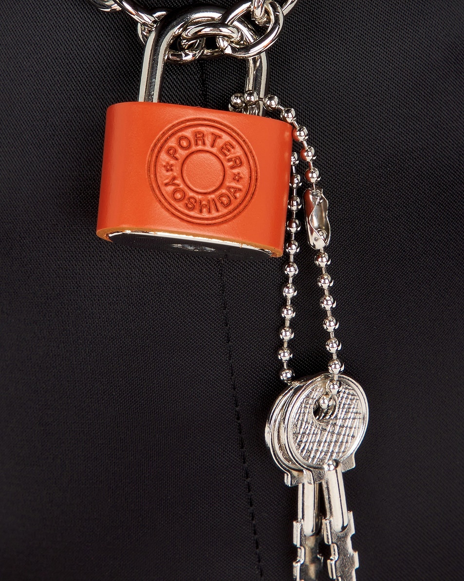 Grizzly Bear With Original Padlock - 4