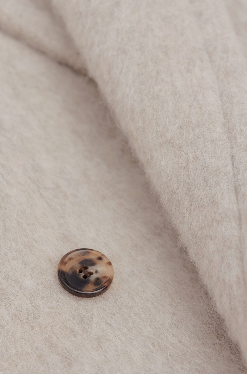 Double-breasted coat in lama and wool 5