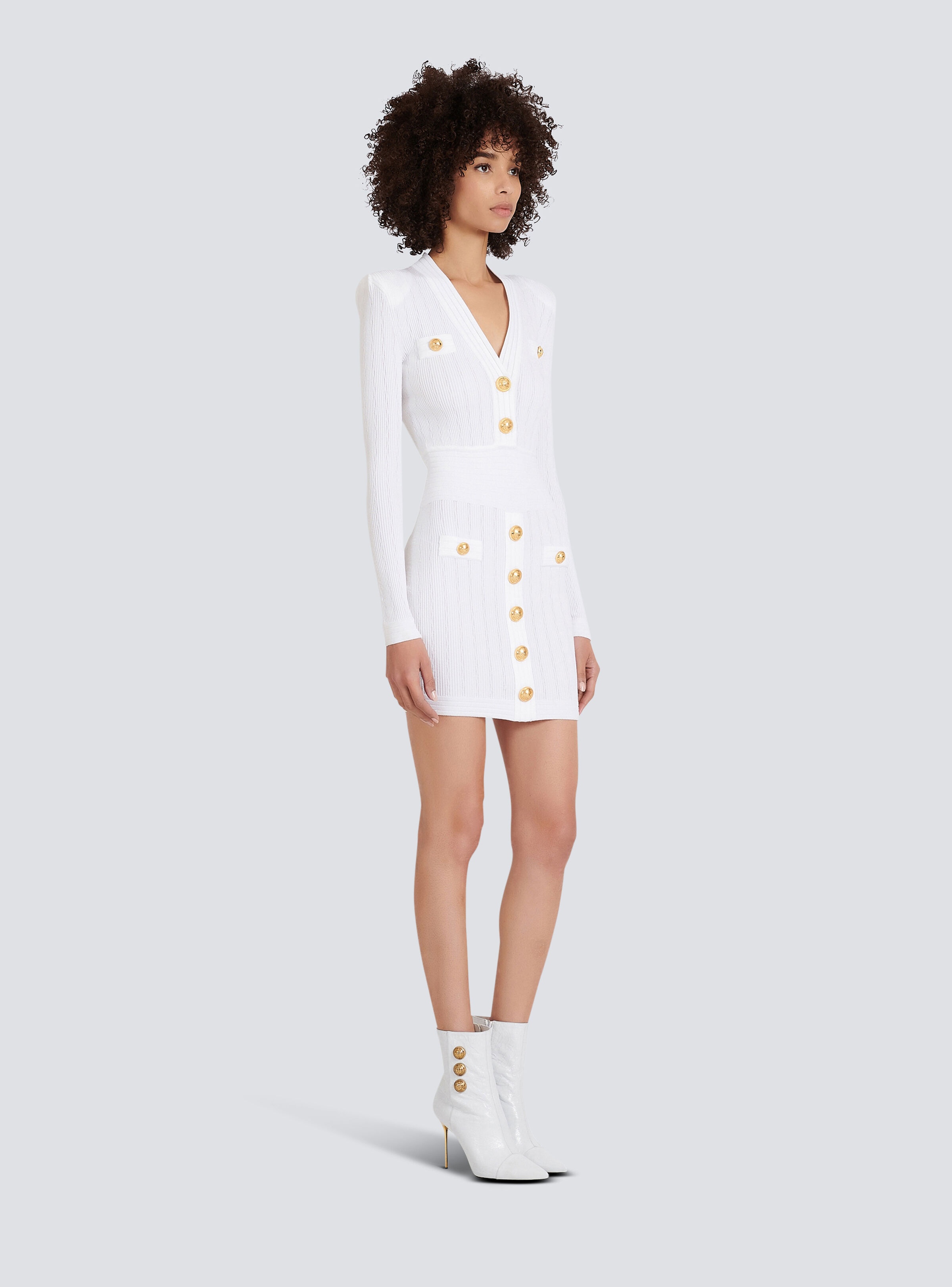 Short eco-designed knit dress with gold-tone buttons - 3