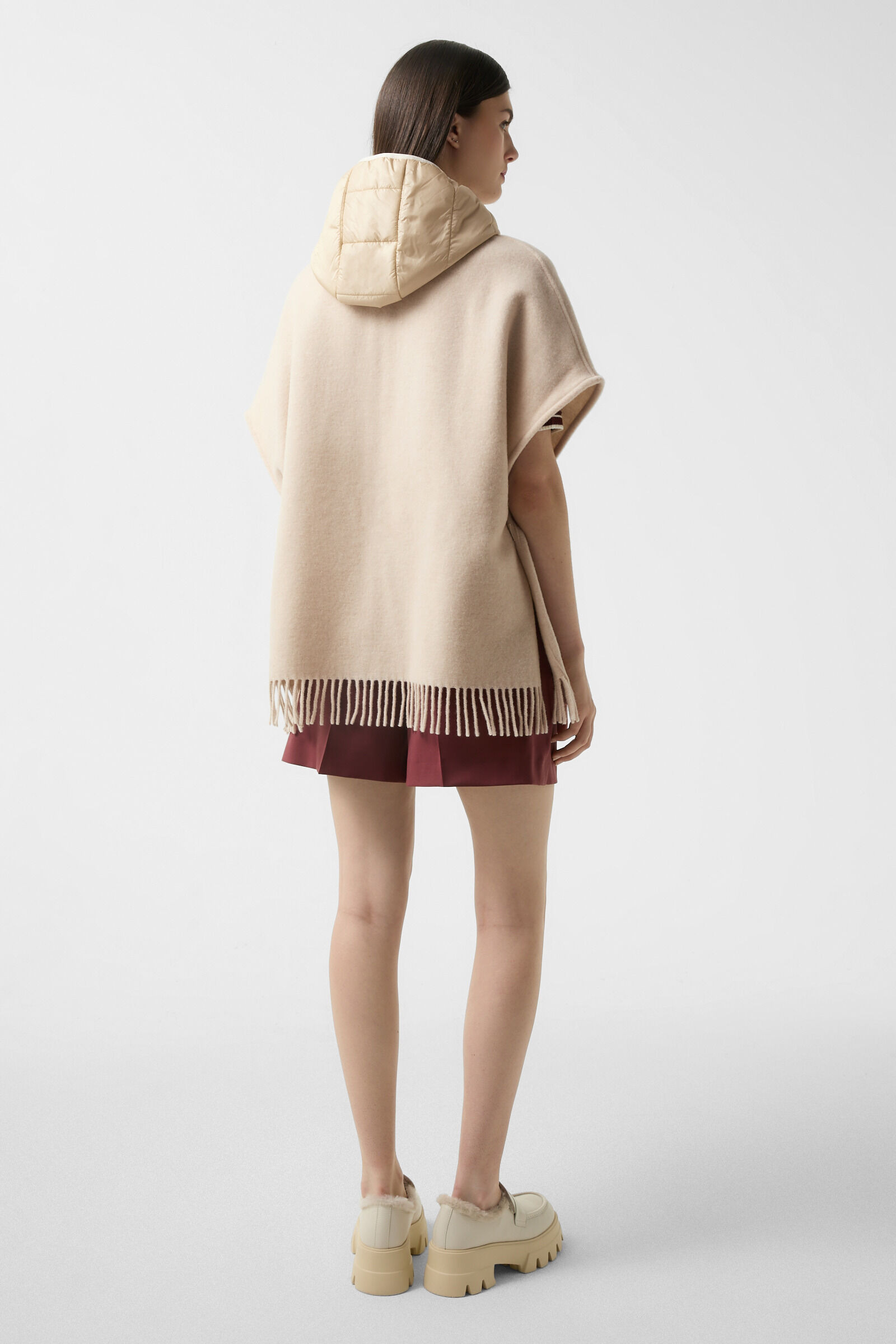Poncho Nilla in Beige - 3