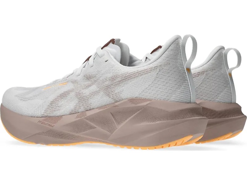 ASICS Novablast 5 - 7