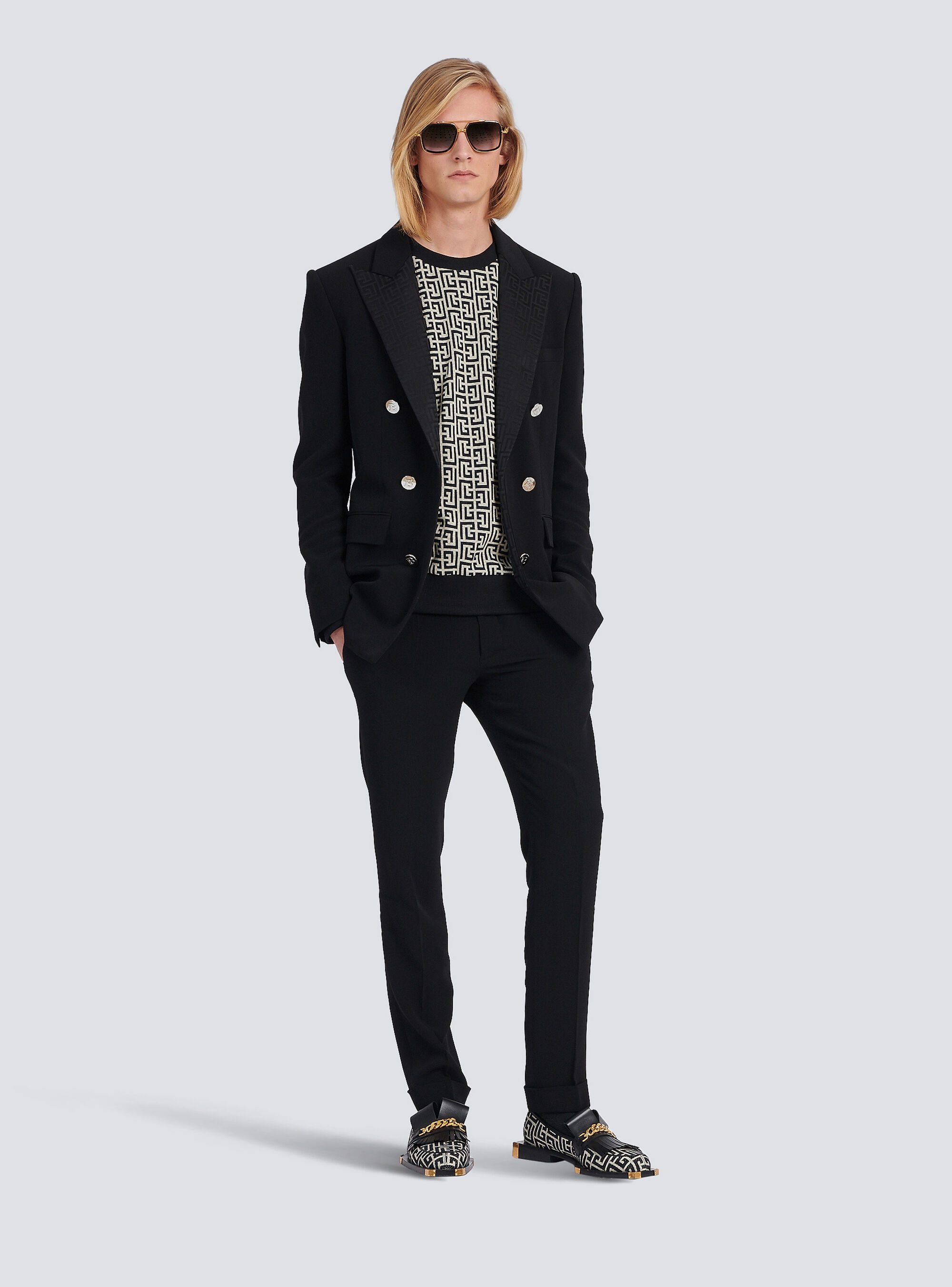 Crepe blazer with double-breasted silver-tone buttoned fastening and Balmain monogram collar - 2