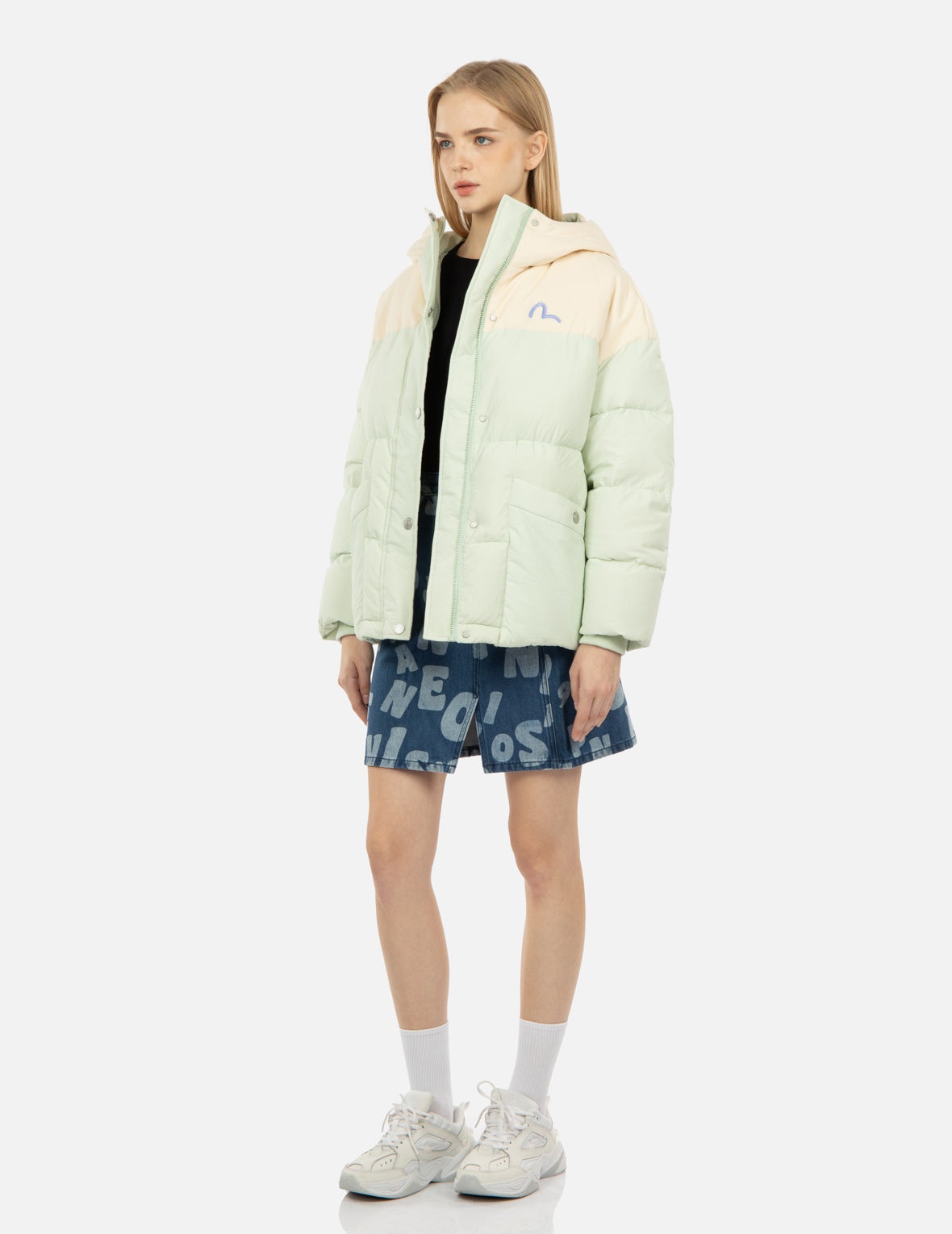 “Kamon Hide-and-Seek” Print Fabric Blocking Down Jacket - 4