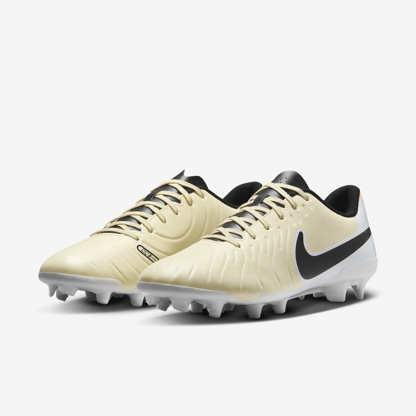 Nike Tiempo Legend 10 Club Multi-Ground Low-Top Soccer Cleats - 5