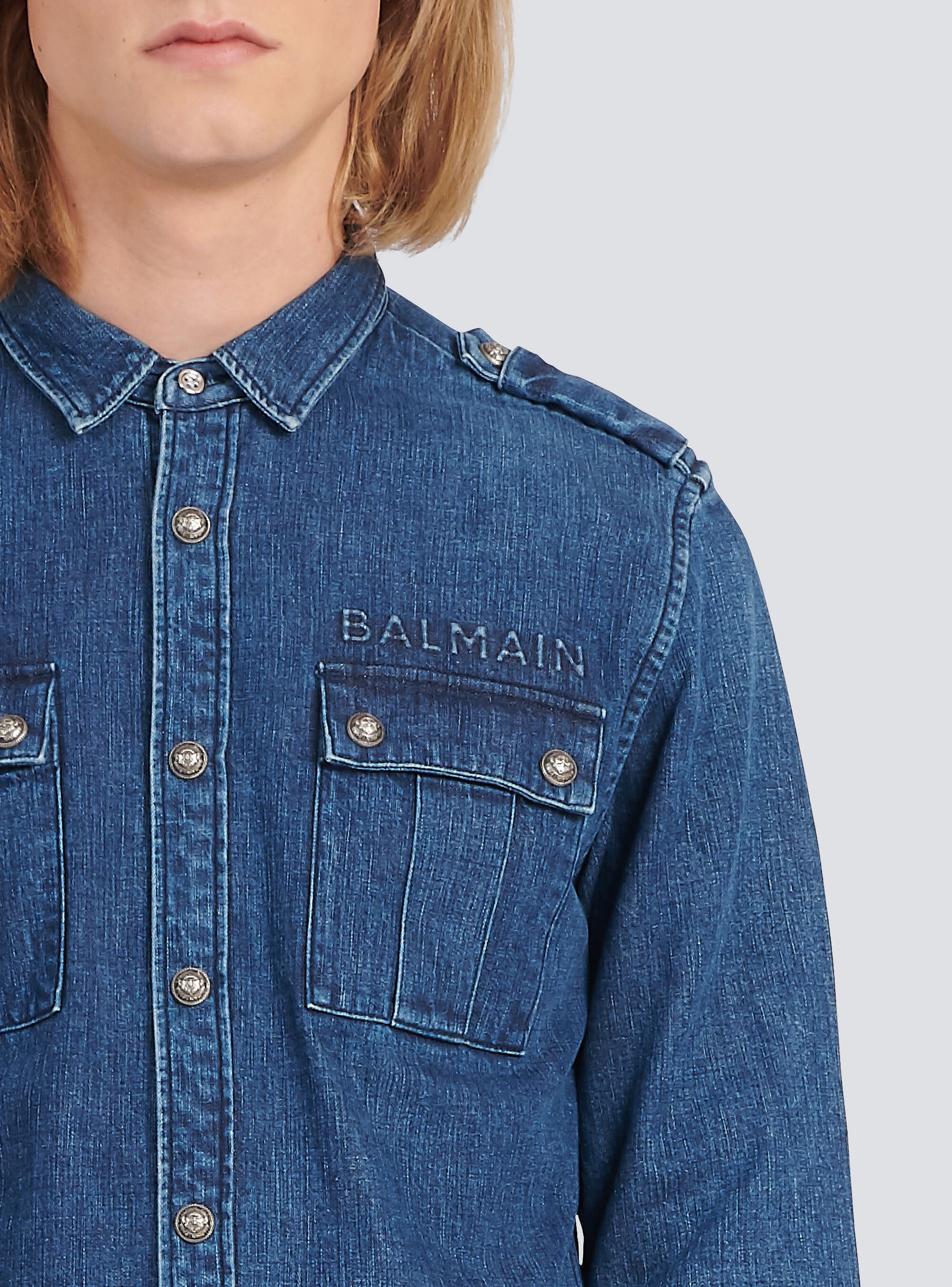 Shirt with small embossed Balmain logo - 7