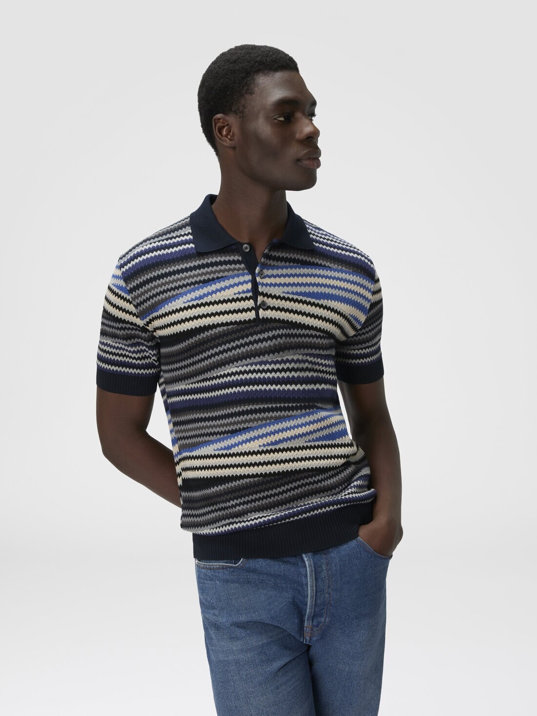 Short Sleeve Polo with Buttons and Striped Zigzag Pattern - 4