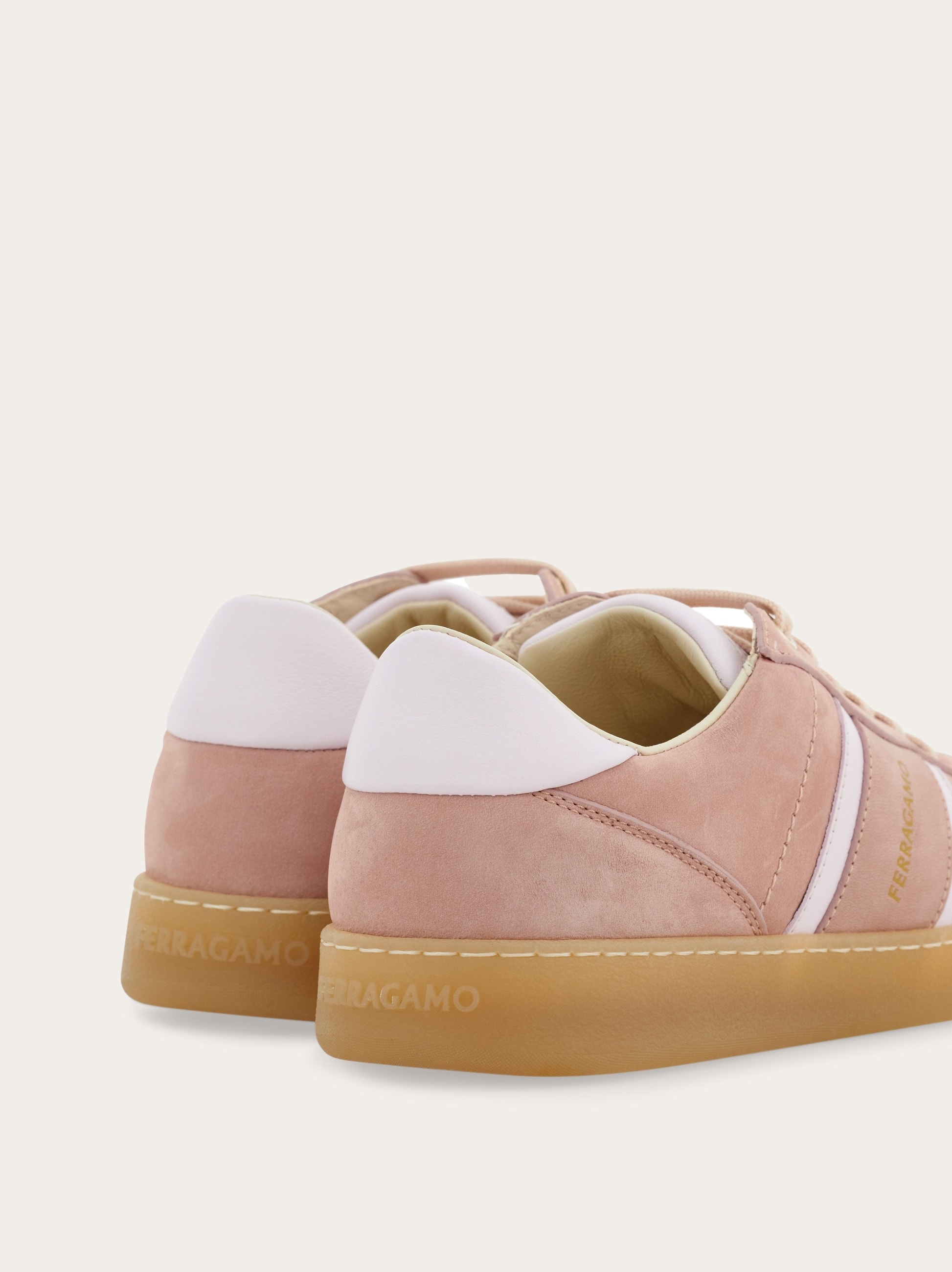 Low-top sneaker with logo - 4