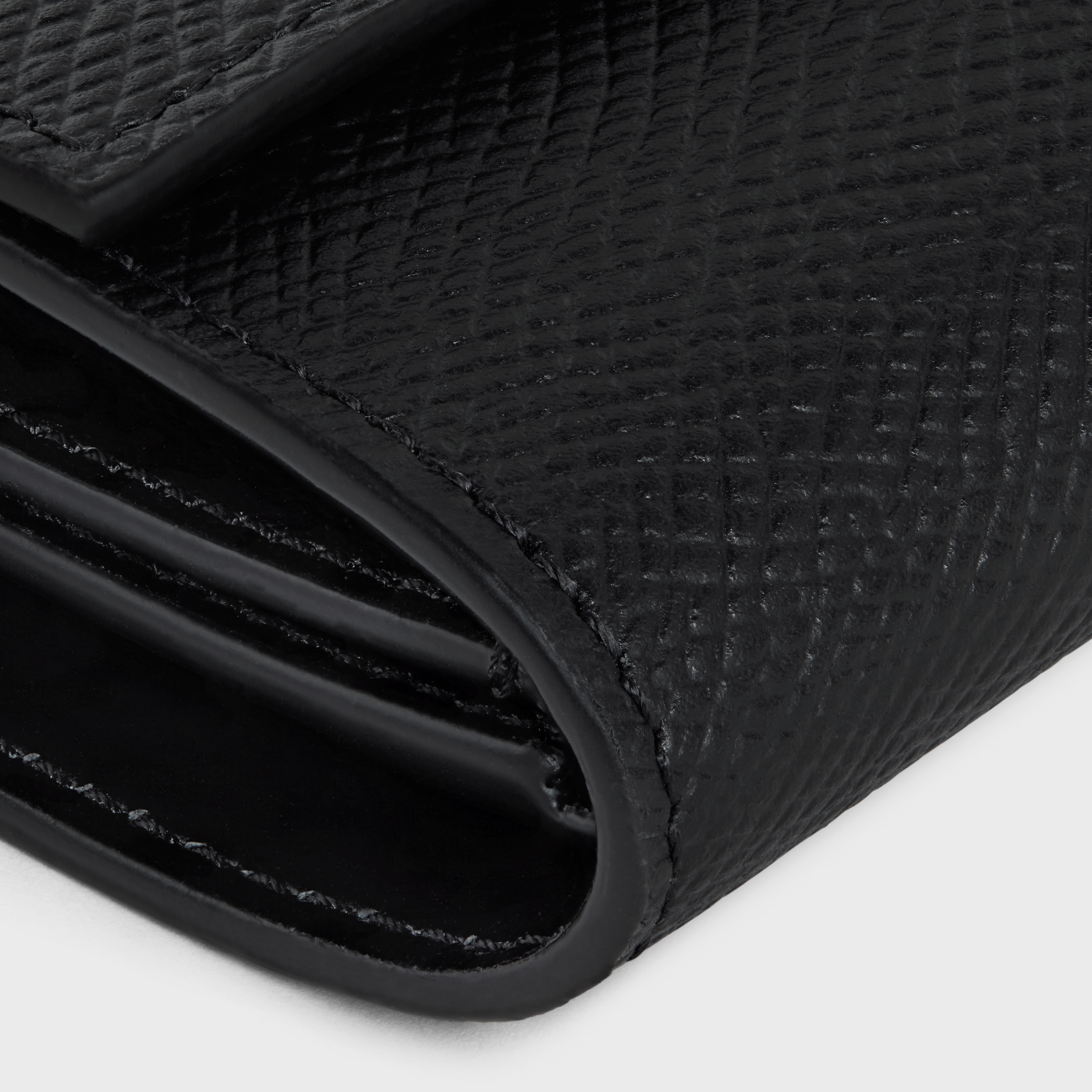 Small trifold wallet in Grained calfskin - 5