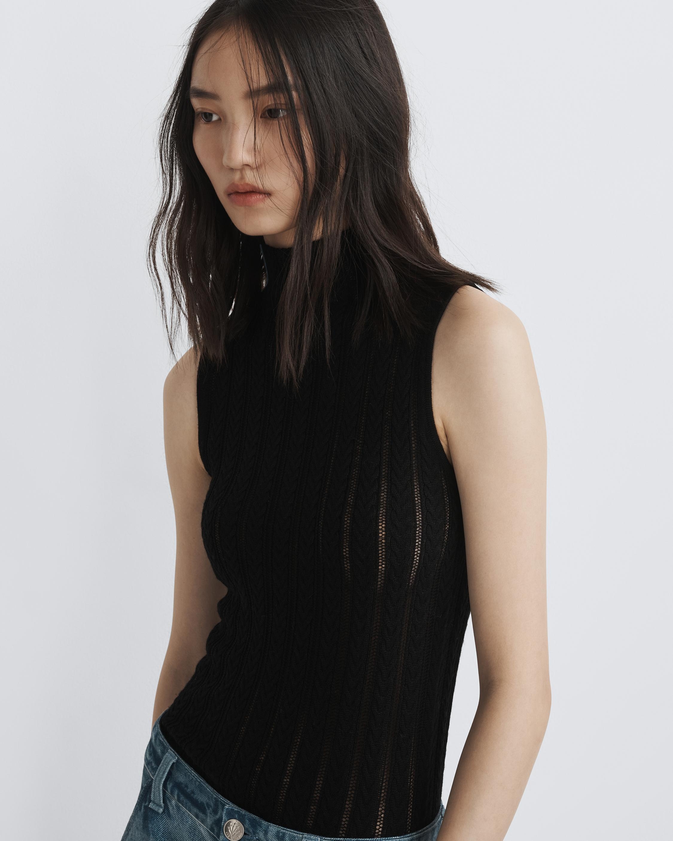 Christina Cable Turtleneck
Slim Fit - 2