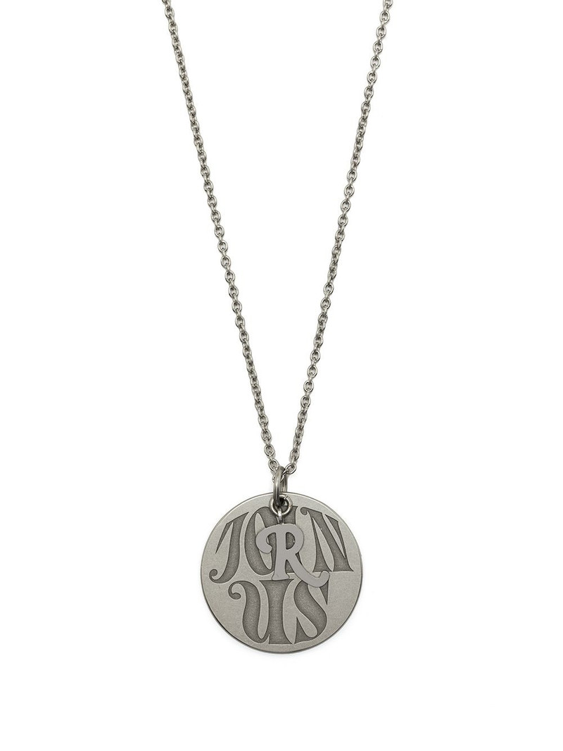 circular-pendant clasp-fastening necklace 1