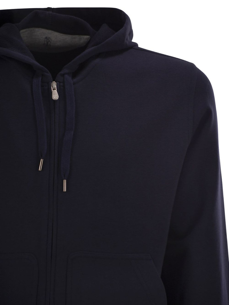 zip-up hoodie 4