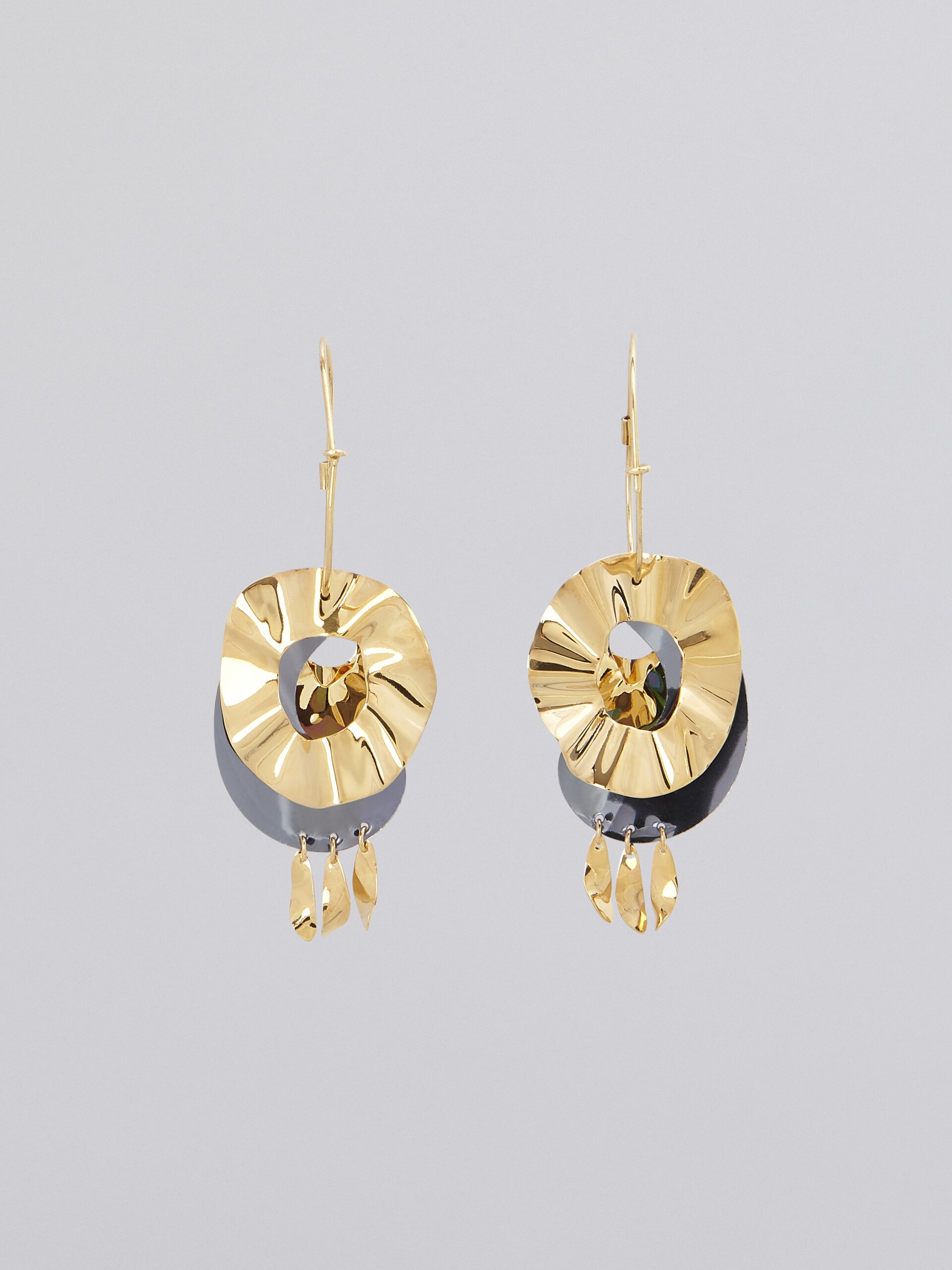 AIR EARRINGS IN BRASS WITH WAVY DISKS - 3